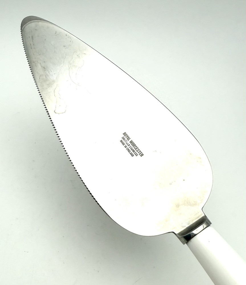 Royal Worcester Howard (Ruby) Fine Bone China Cake Slice / Server 1989 - 1994