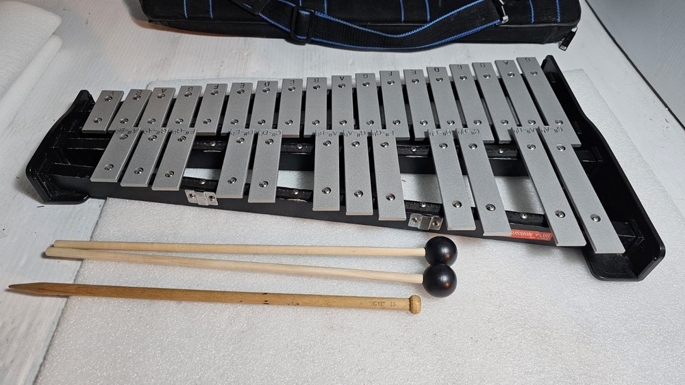 Geniune, Percussion Plus 30 Notes Bell w/ Case And 3 Sticks