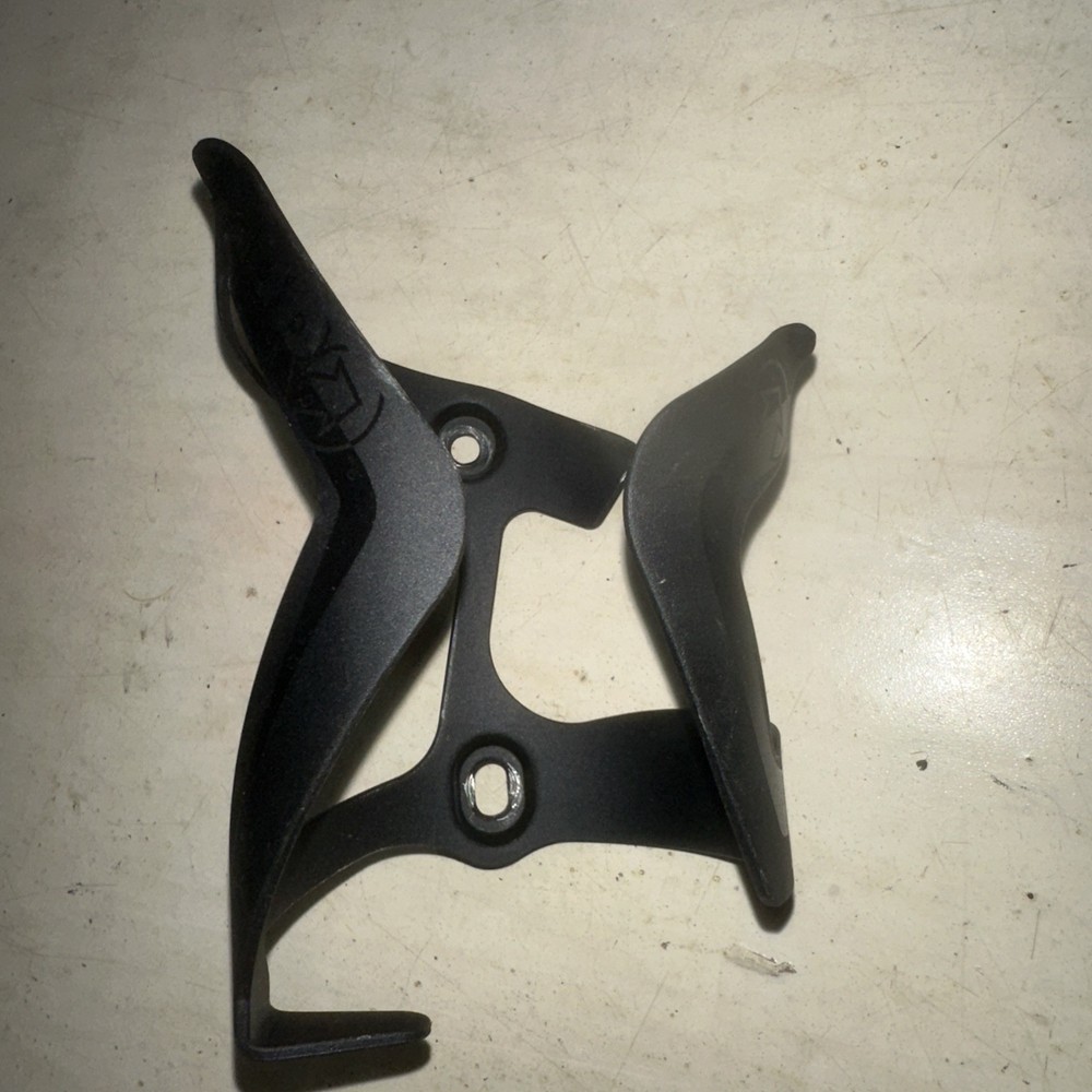 Right Side Load Pro Bike Tool Bottle Cage Light Secure Flat Matte Black Alloy