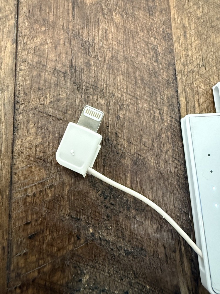 CLUTCH LIGHTNING CHARGER White