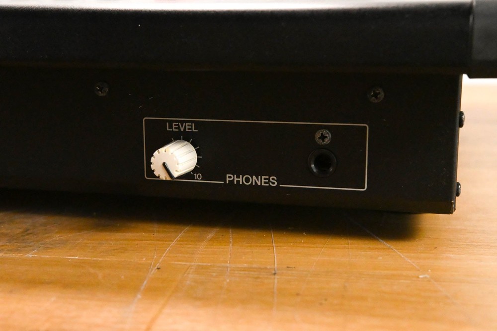 Yamaha LS9-32 32-Input Digital Mixing Console CG01Y2A