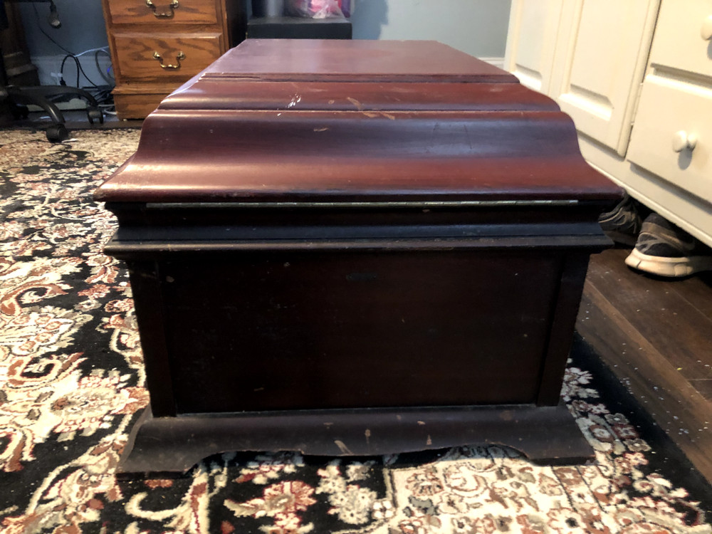 Vintage Silvertone Phonograph record player hand crank