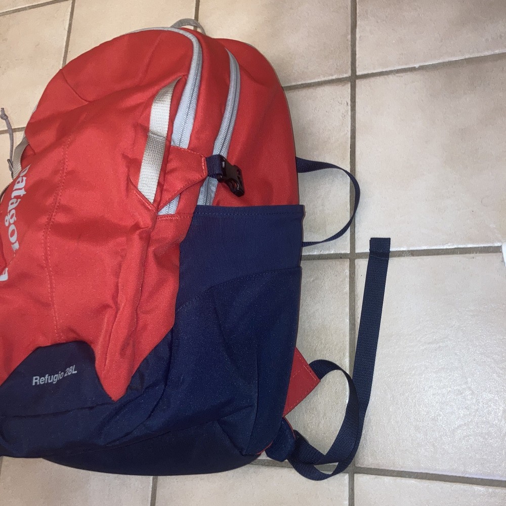 Patagonia Refugio 28L Day Pack Backpack Red Blue New READ