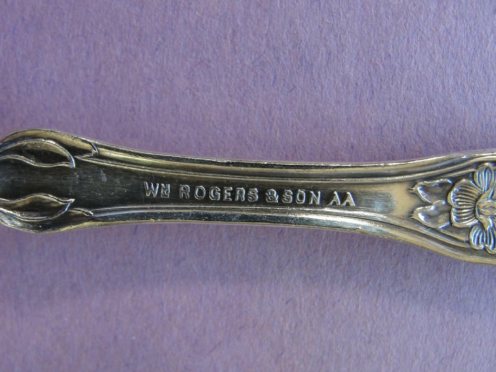 2 Victorian Silver Plate Master Butter Knives La Concorde & Arbutus Silverplate