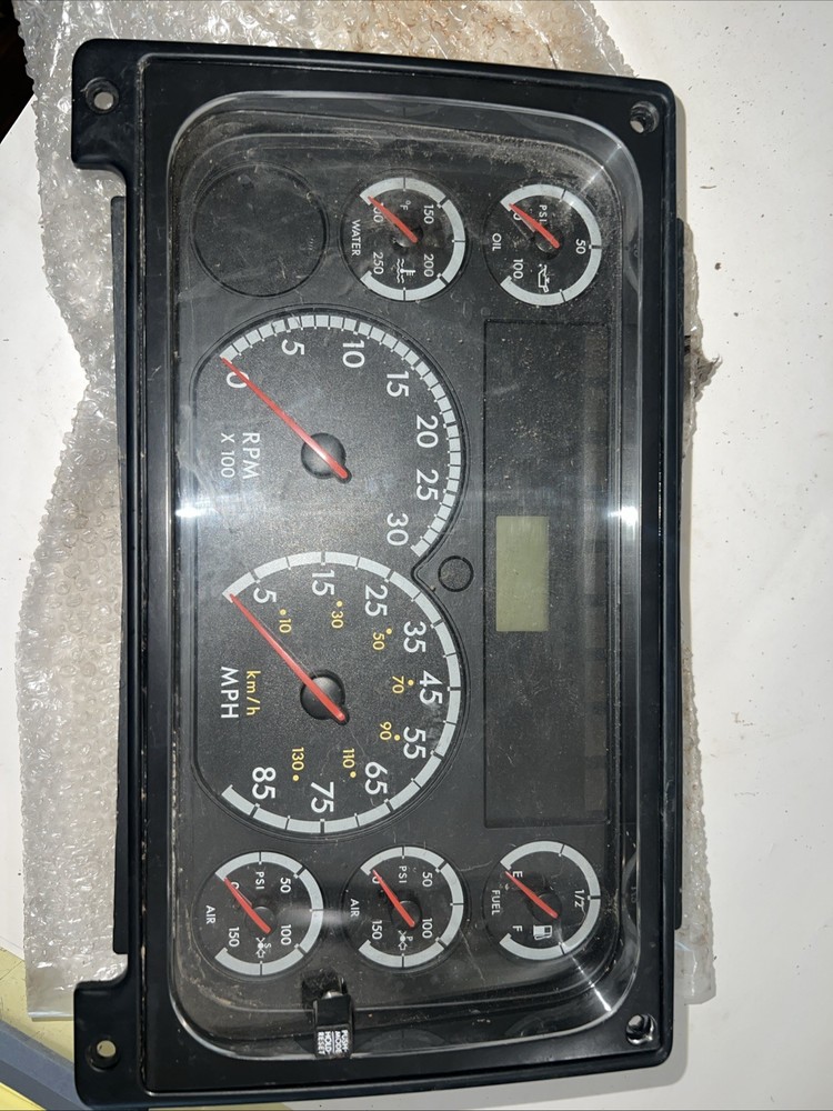 FREIGHTLINER VDO INSTRUMENT PANEL CLUSTER 33920070 (USED)