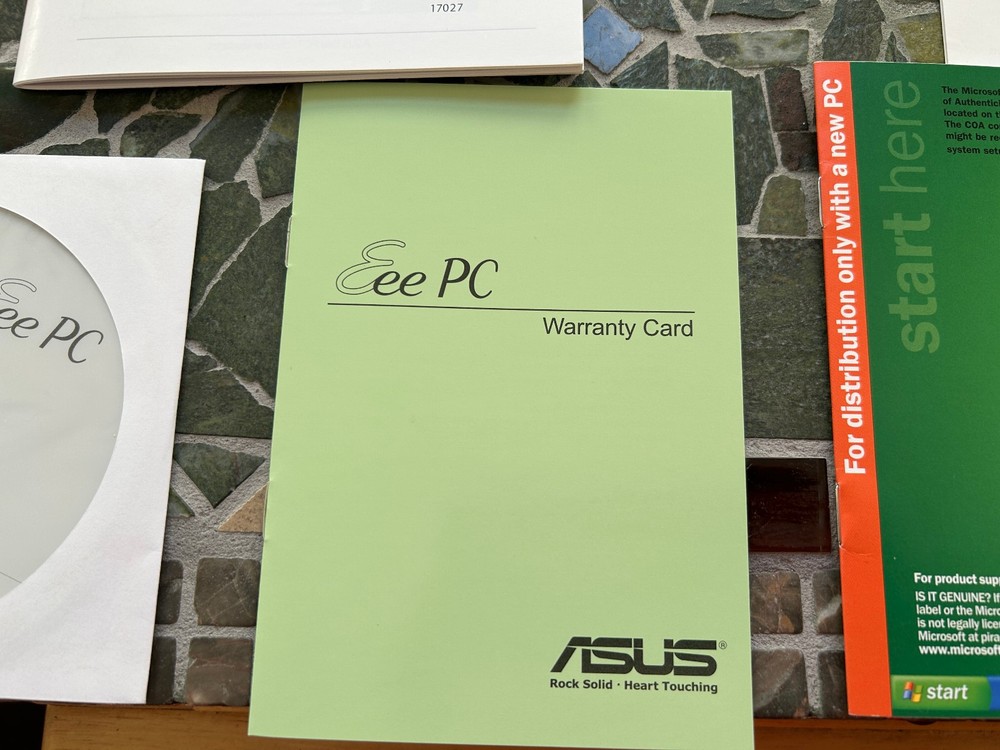 Asus Eee PC Windows XP Edition disks, booklets, start guide