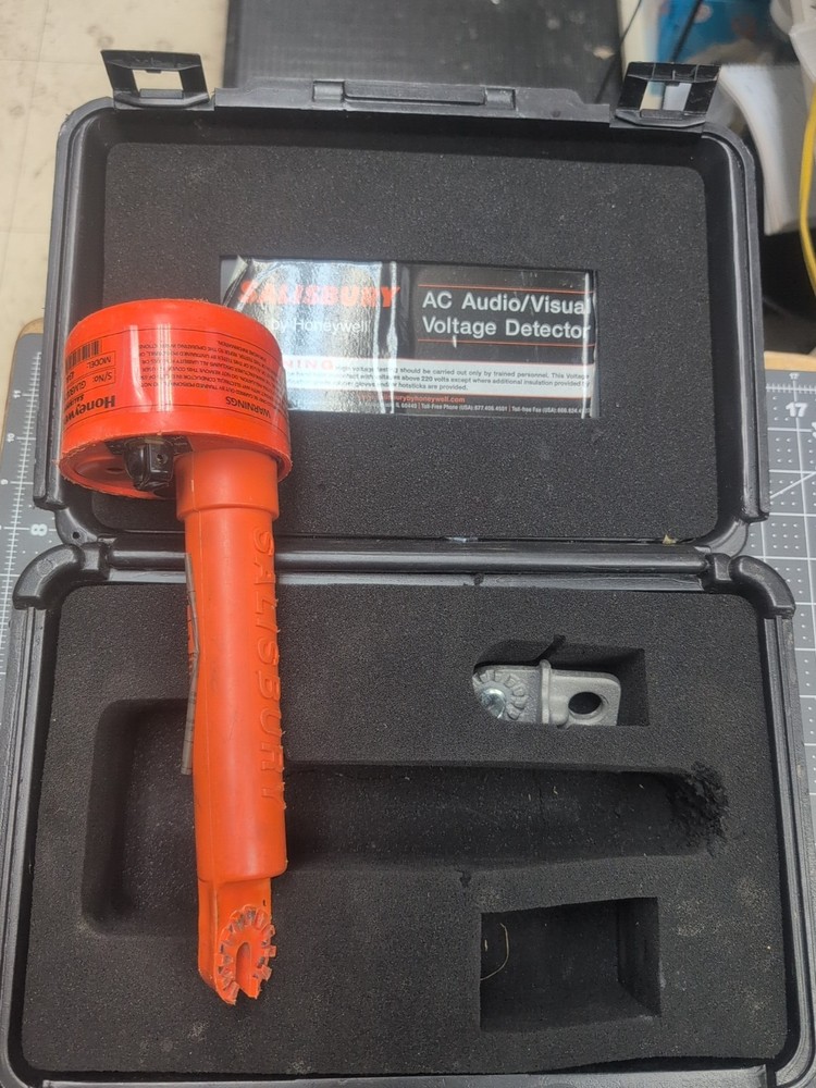 Salisbury 4344 AC Audio/Visual Voltage Detector