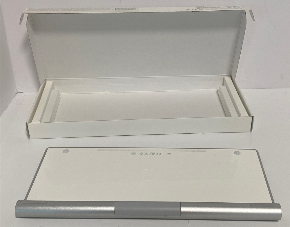 Apple Wireless Bluetooth Magic Keyboard Model No. A1314 - Tested, Working Silver