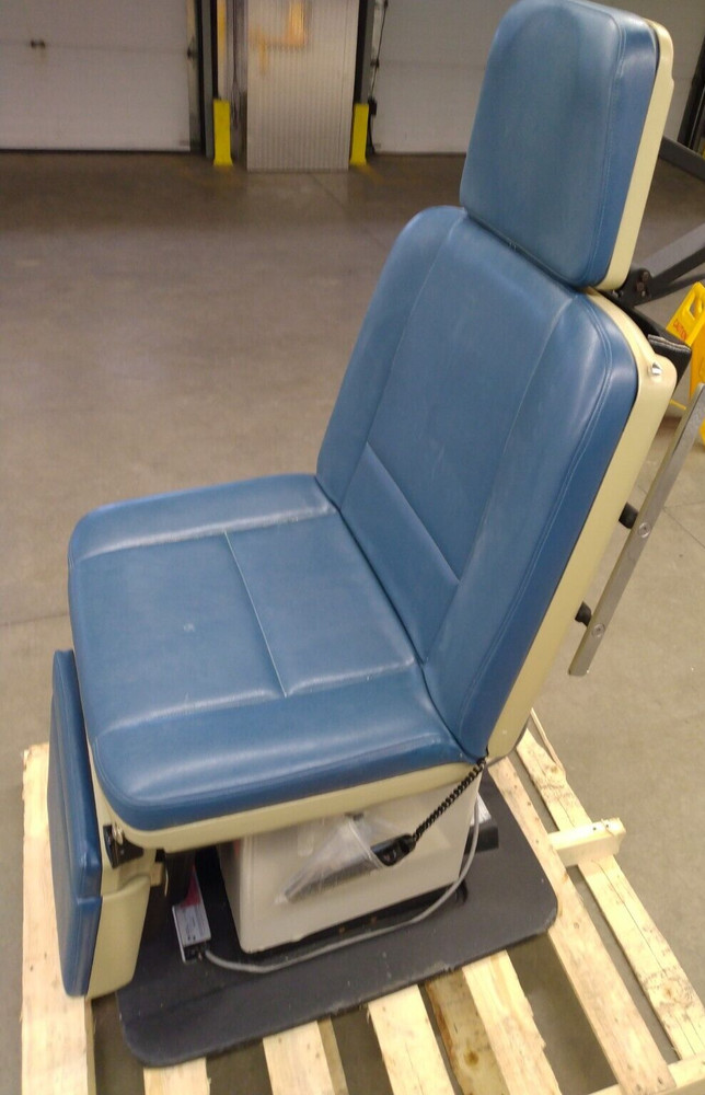 Midmark Power Procedure Table Model 411 with side controller