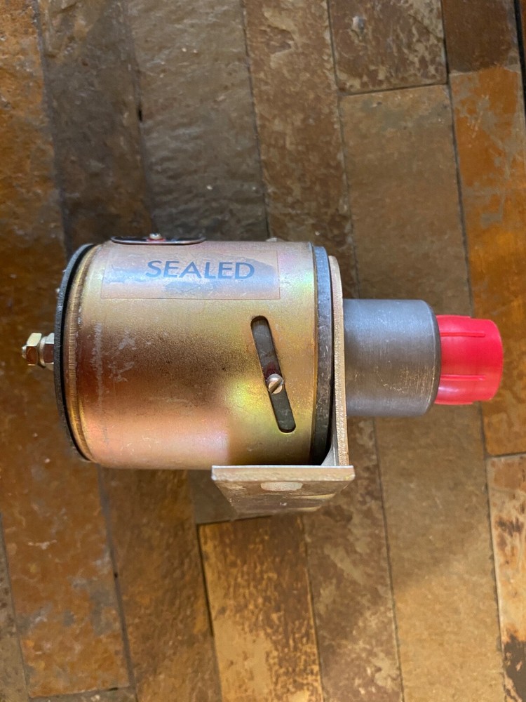 ( 1 ) Synchro-Start Gas Turbine Engine Governor Overspeed Control Switch SA-504