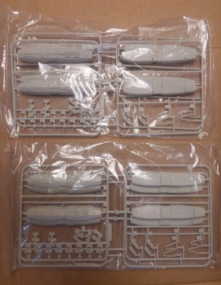 Moebius Models Battlestar Galactica Pegasus 1/4105 Scale Model Kit Open Box