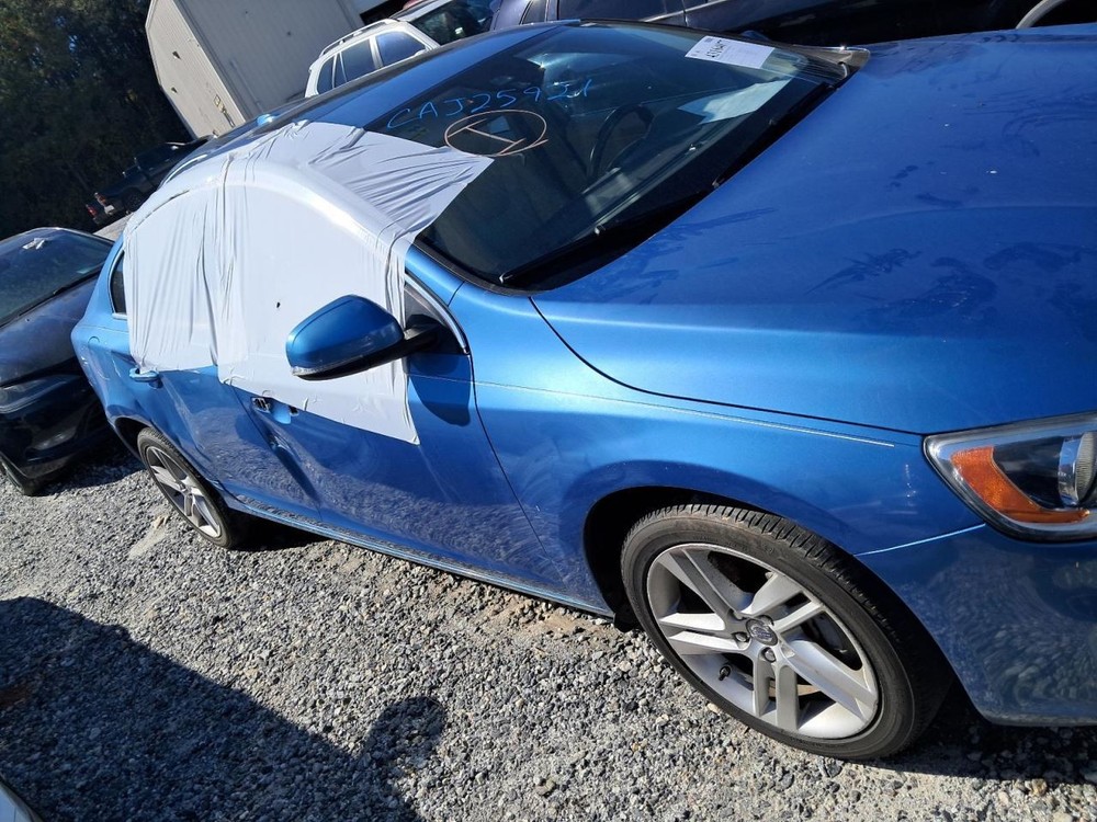 S60 2014 Glove Box 4848861