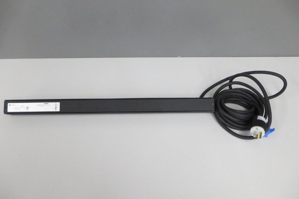Vertiv Geist Basic Horizontal Rack-Mount Power Strips 8-Outlet strip