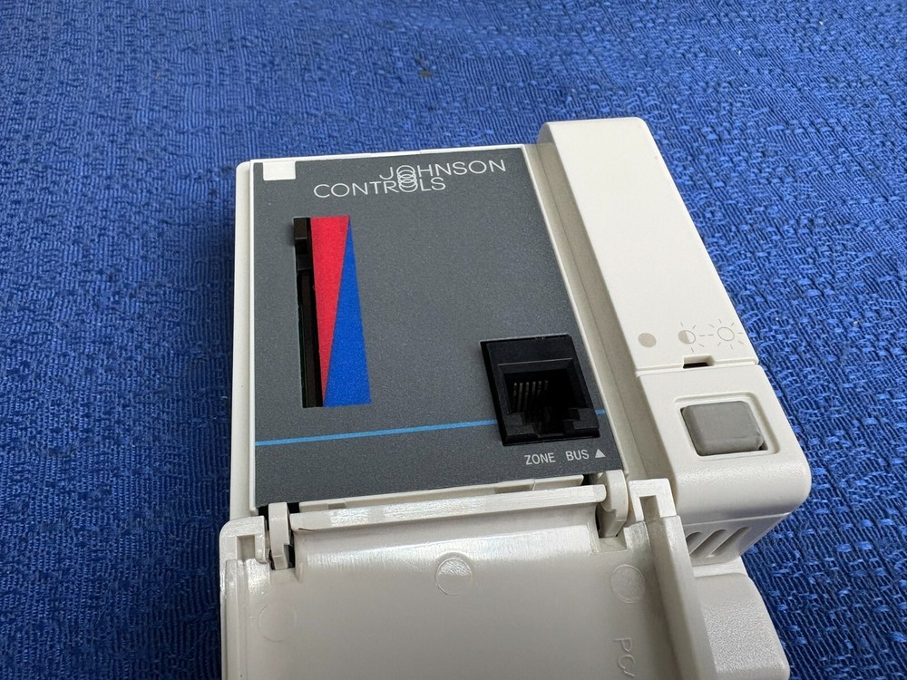Johnson Controls Rev-D Wall-Mount Temperature Sensor ​Controller TE-67NP-1N00