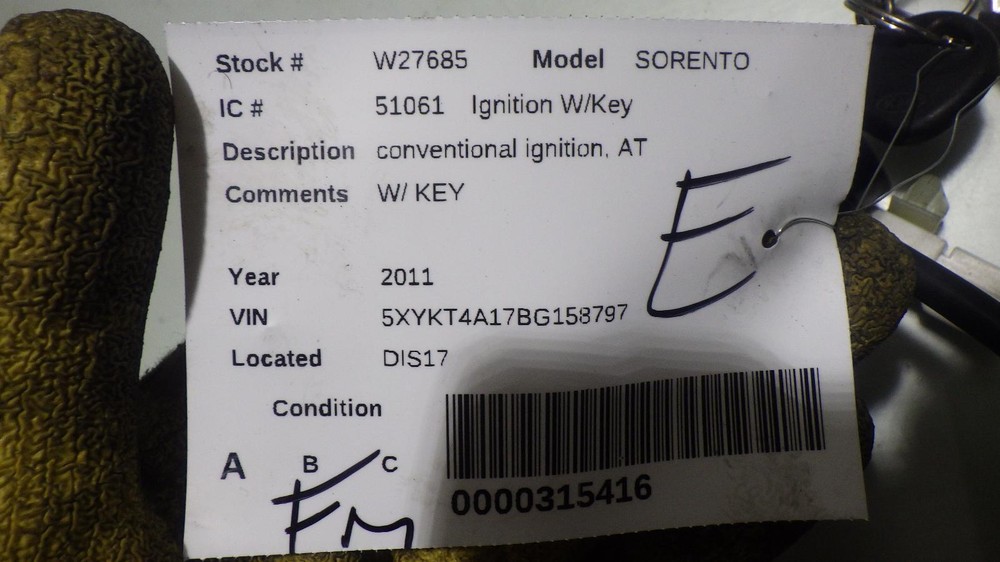 11 KIA SORENTO Ignition W/Key