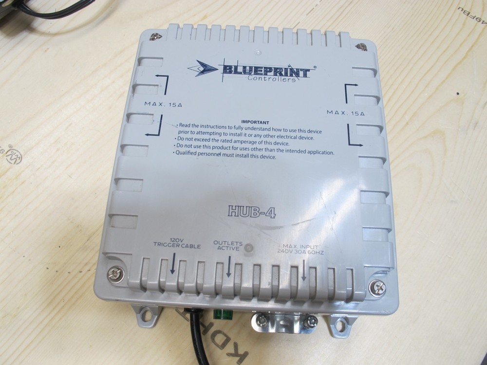 Blueprint Controllers HUB-4, 4 Light 240V Controller w/120V trigger cable