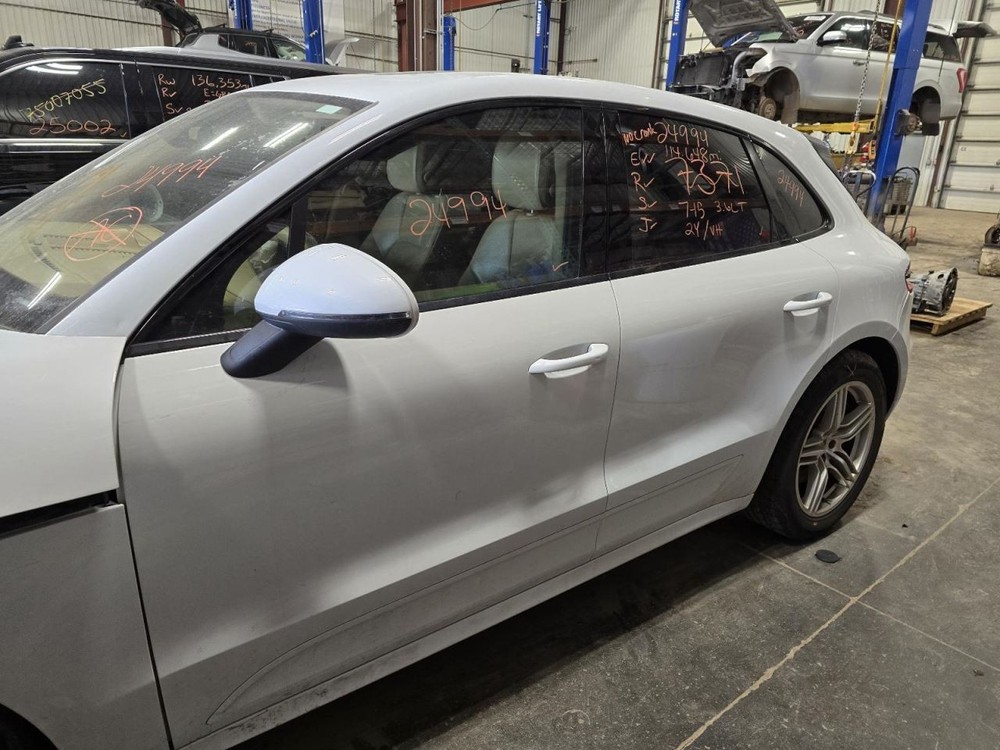 MACAN 2016 Jack 1538878