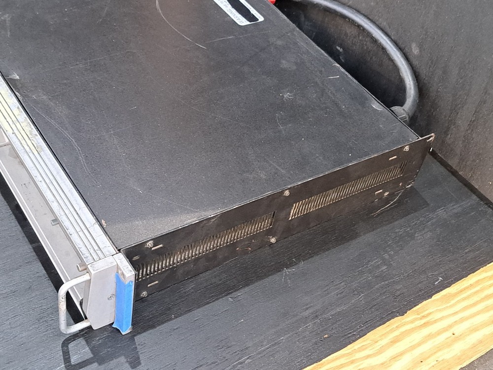 Crown Macro-Tech 2400 2-Channel Power Amplifier