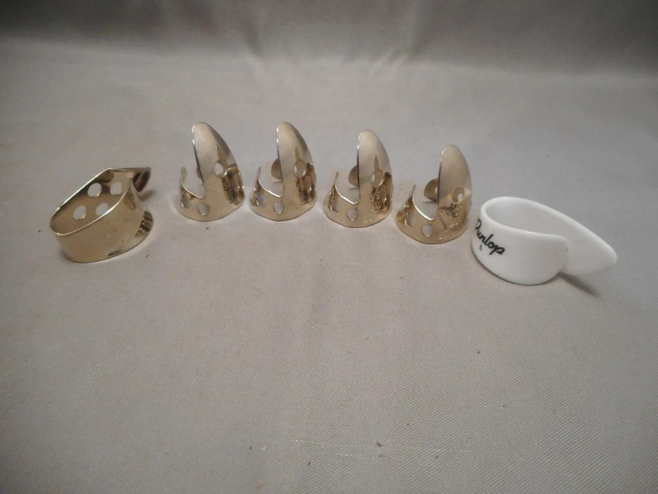 DUNLOP 6 PC LEFT HAND FINGERPICK SET- .018 W/2 THUMBPICKS