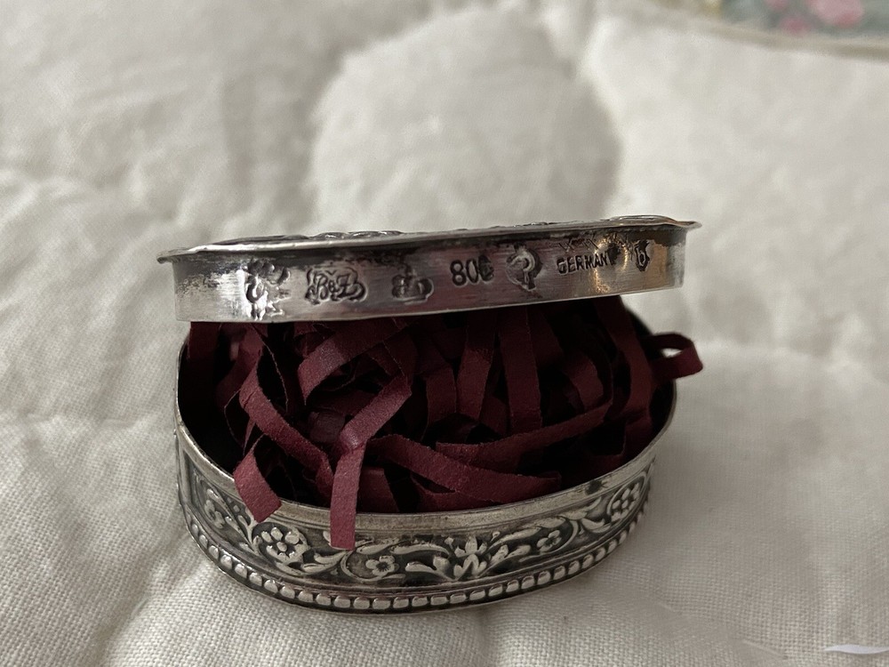 German Hanau Repousse Silver Oval Snuff/pill Box