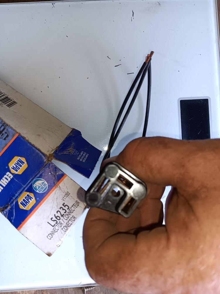 New NAPA LS6235 Headlight Connector Socket Replacement Plug