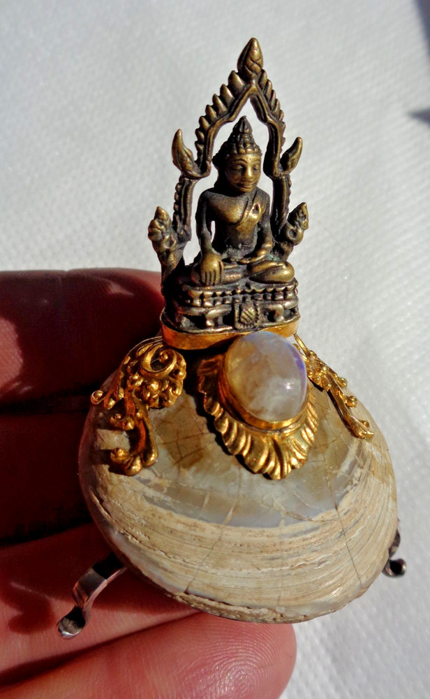 EASTERN SOLID SILVER MOUNTED MOONSTONE & BUDDHIST DEITY ON FOSSIL SHELL ALTAR