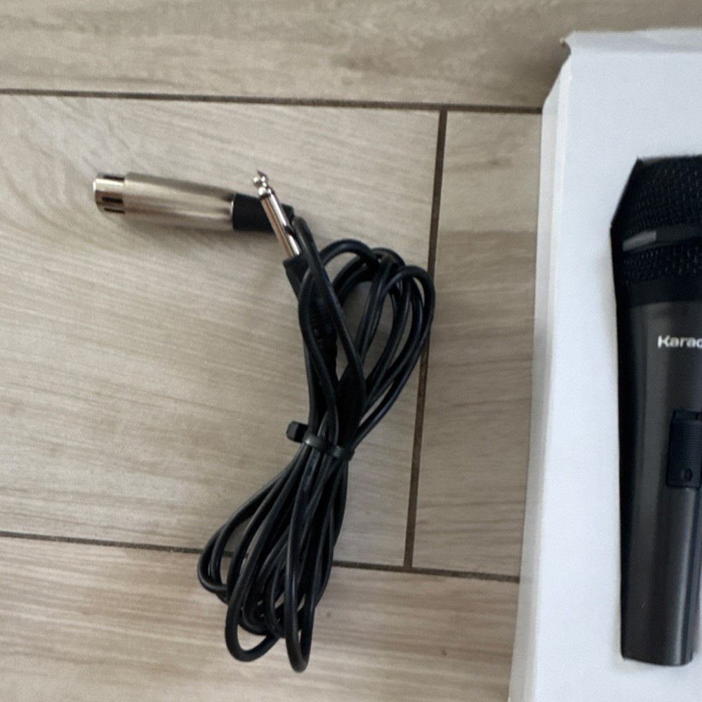 Karaoke USA M-189 Professional Unidirectional Microphone, Plug & Play