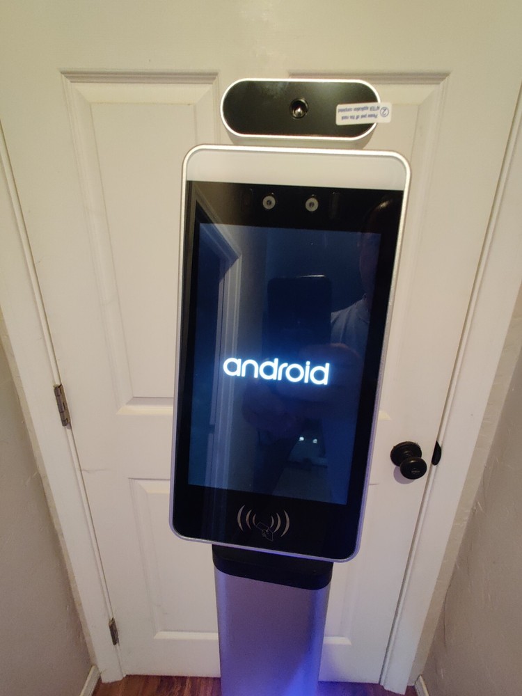 Face Recognition Dynamic Detection Temperature Scanner Kiosk Freestanding Base