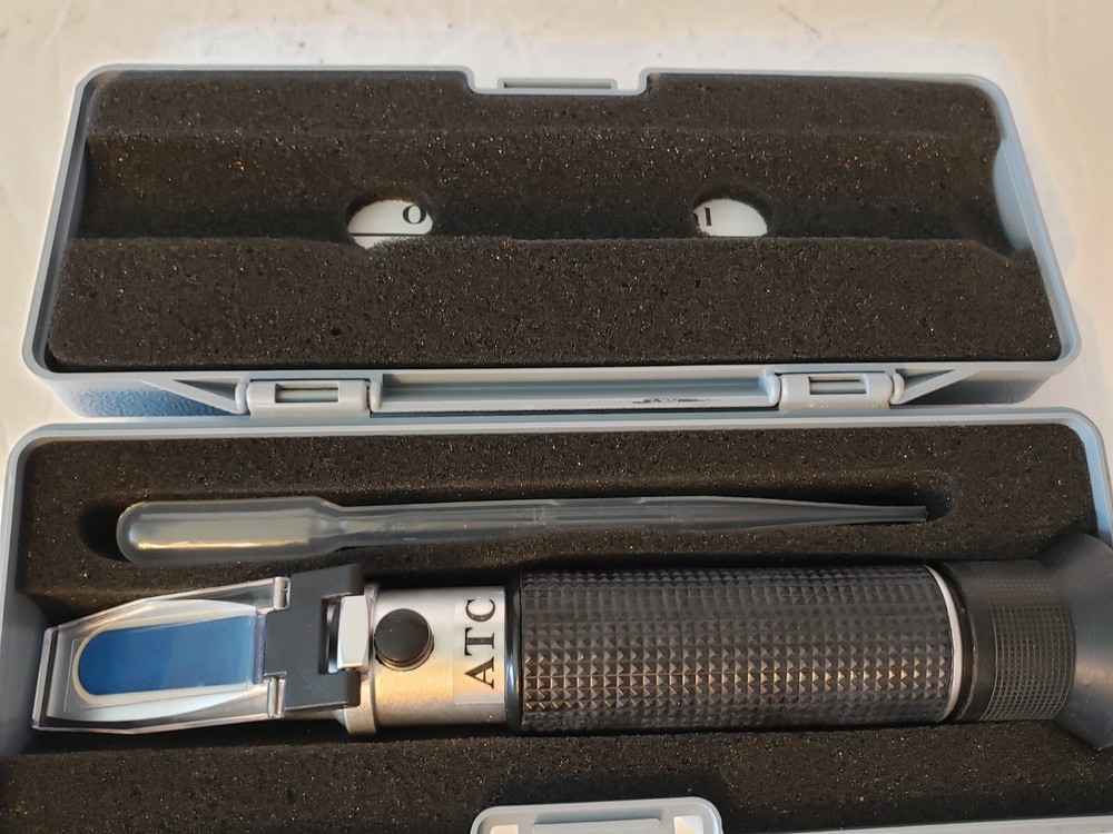 ATC Portable Refractometer With Case (READ DESCRIPTION)