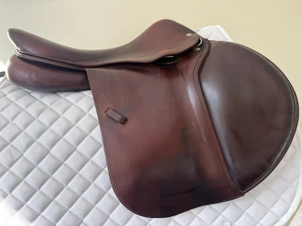17.5 - 2016 Devoucoux Biarritz S, 2AA Flap, 4.5” Dot to Dot