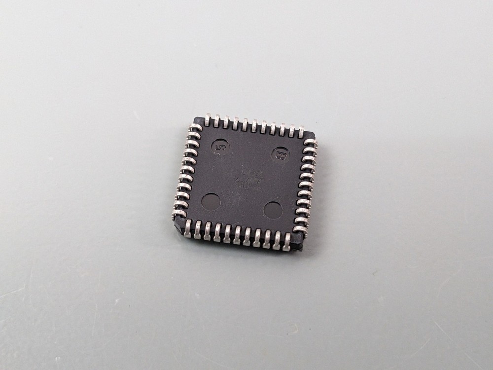 (2) Siemens SAB82526N HDLC Serial Communication Controller ICs, PLCC