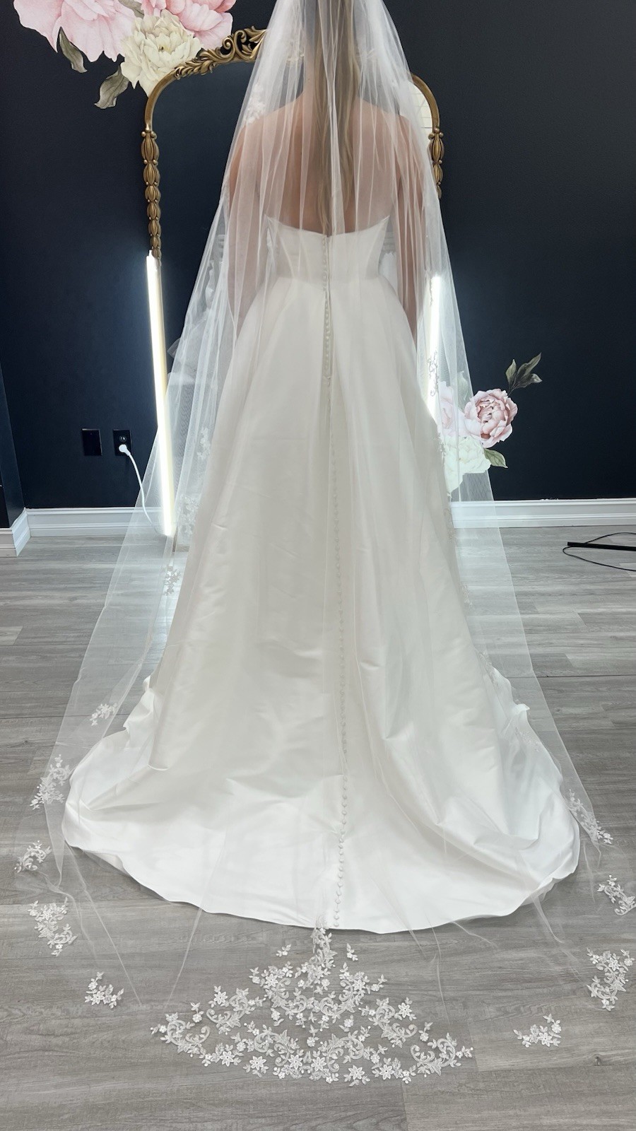 New Ansonia Cathedral Ivory Lace Veil V191L MSRP $315