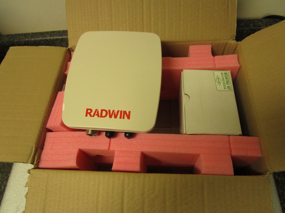 New! Radwin 5000 DU-5510-0200 Subscriber Unit  -Includes Mounting Kit
