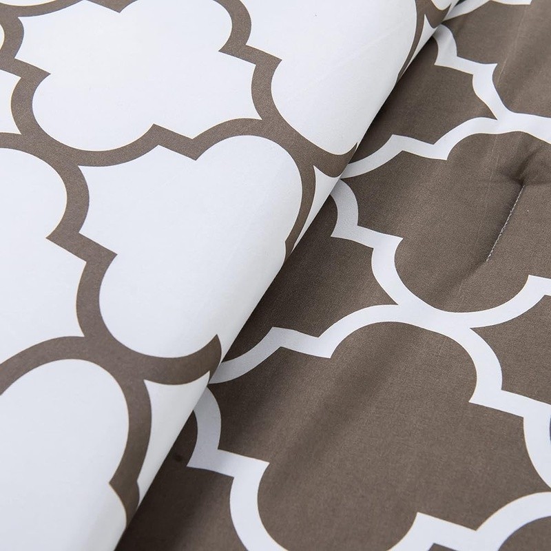 Soft Quatrefoil Pattern Down Alternative Reversible 3Pc Comforter Set Full/Queen