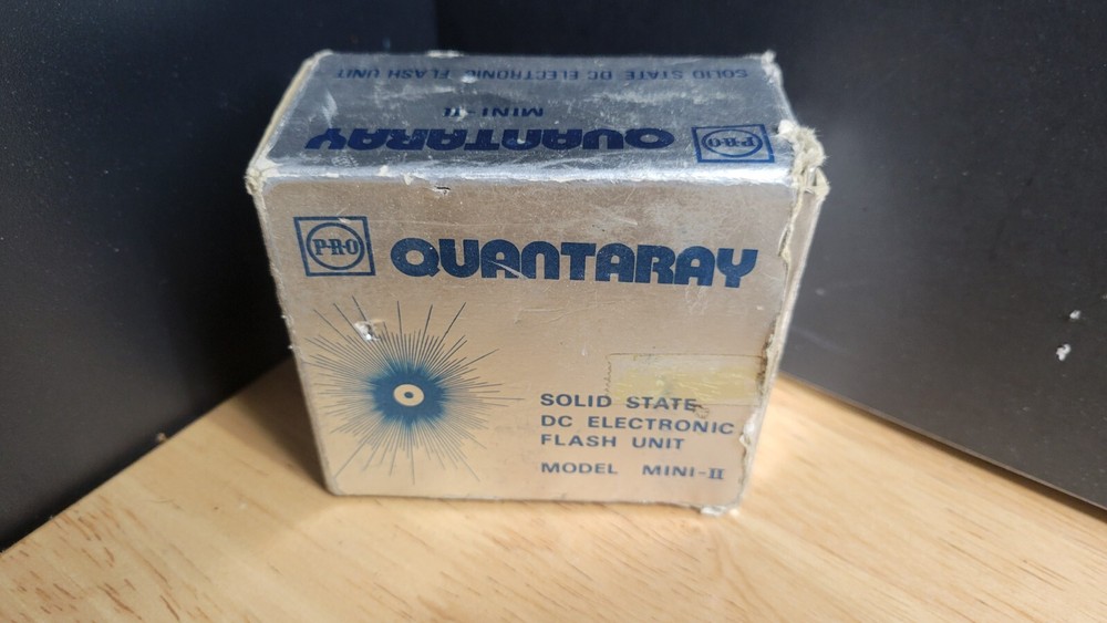 Vintage Quanatray Mini II Solid State DC Electronic Flash Unit with Original Box