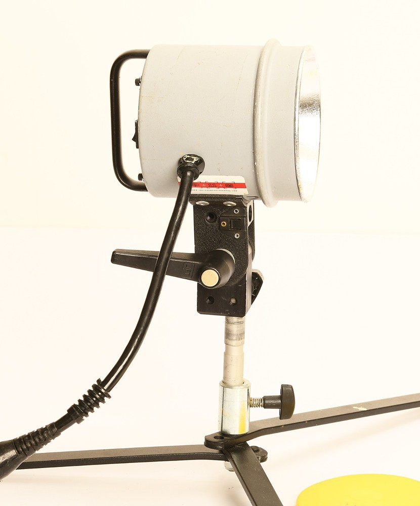 DYNALIGHT 2040 2000 Watt Strobe Head, 16 ' Cord. TESTED!! WORKING!!