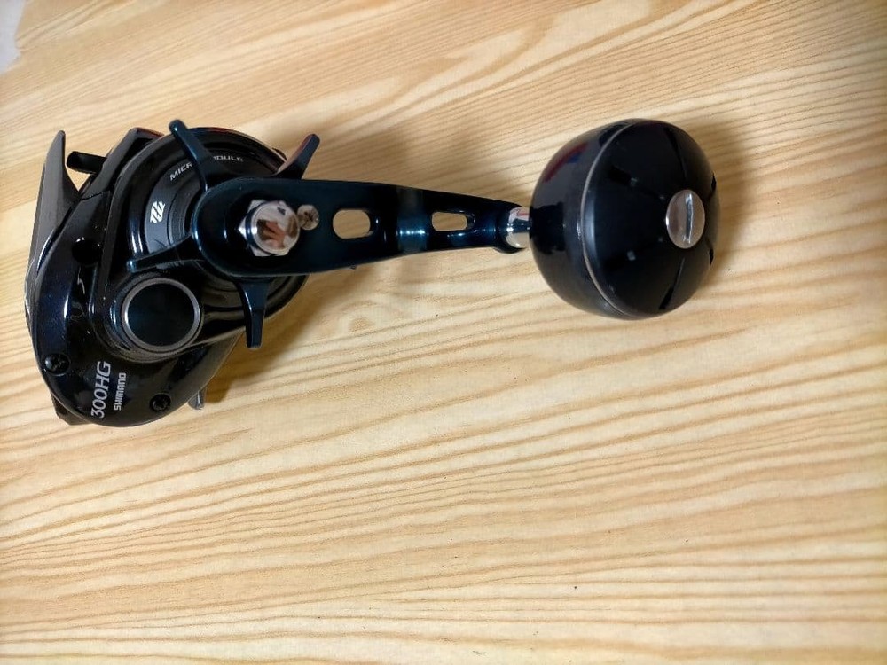SHIMANO 300HG bait reel