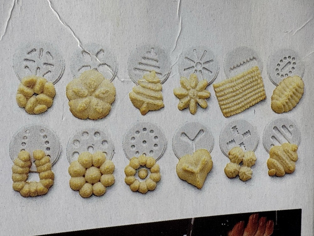 Wilton Spritz Cookie Press With 12 Disc Design Large Barrel Easy Squeeze Trigger