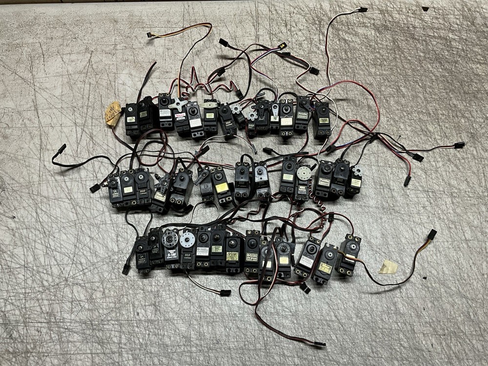 Miscellaneous Servo Lot (41 Servos)
