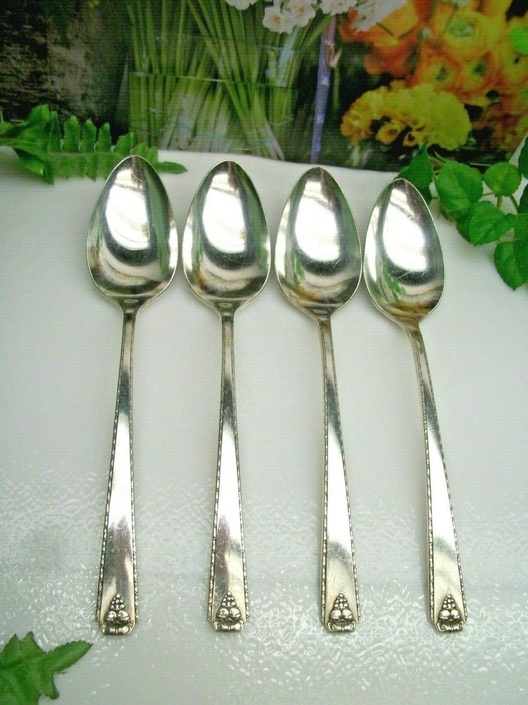 4   Oneida Prestige Plate   BORDEAUX   Silverplate Solid Serving Spoons   1945