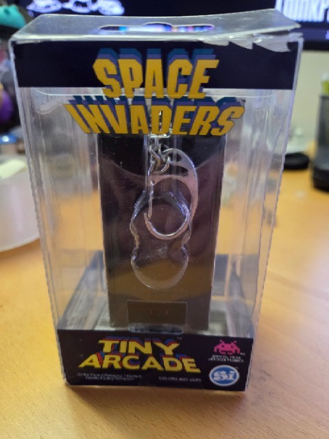2017 Worlds Smallest Tiny Arcade Space Invaders Miniature Game WORKS