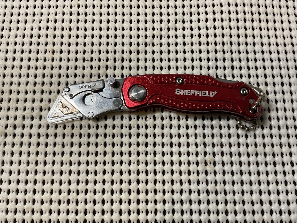 Key Chain Sheffield Lock Back Folding Box Cutter Utility Knife Red Handle 2 1/2”