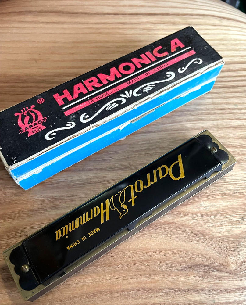 Vintage Parrot Harmonica in Black ''C'' 16 Hole