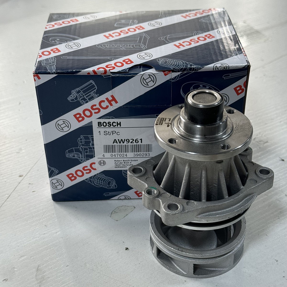 BOSCH Water Pump For BMW X5 E34 E36 E39 E46 E53 E83 E85 11517527799 11517527910