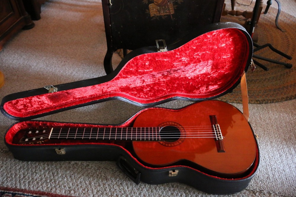 Vintage Ramirez 1A classical guitar 1973