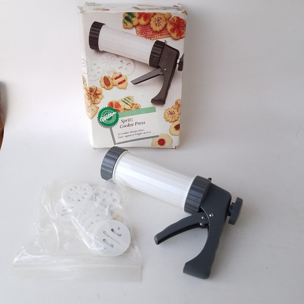 Wilton Spritz Cookie Press 12 Plastic Cookie-Design Discs