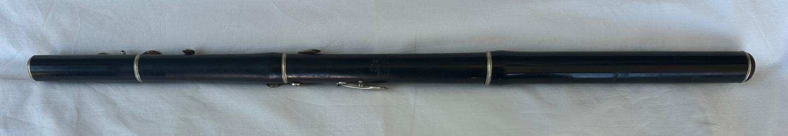 Henry & J. Martin Rosewood Flute. Great condition. Circa 1850.