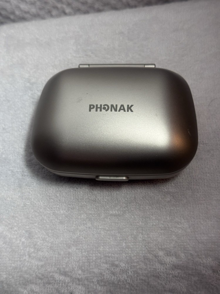 Phonak RIC Rechargeable Hearing Instruments Silver/Green with Case for Both Ears