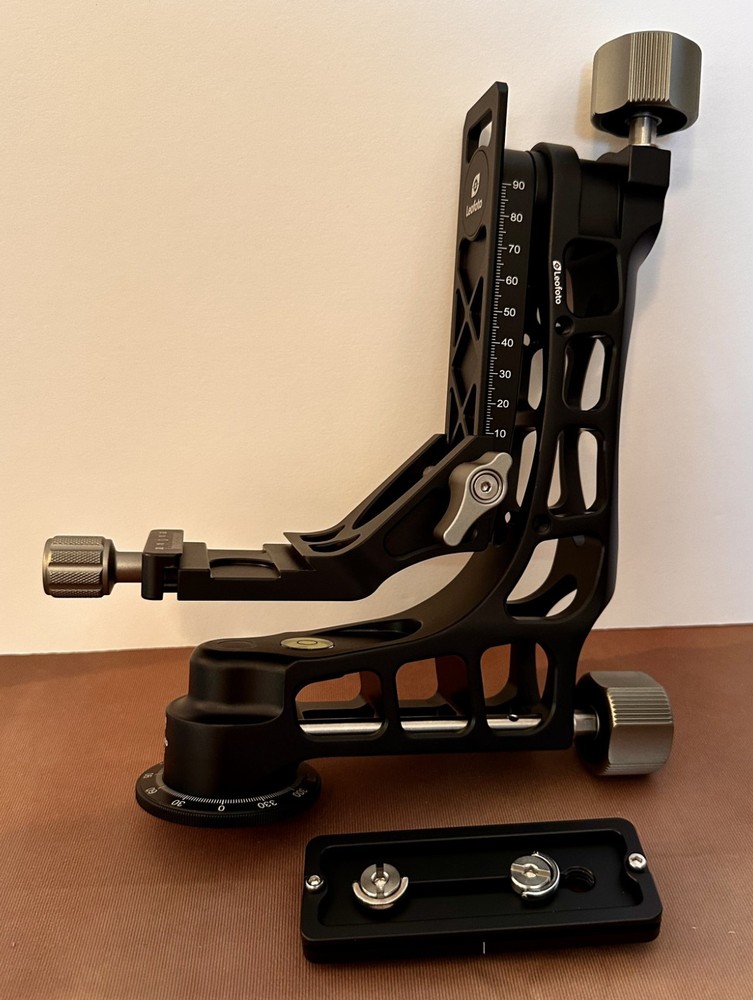 Leofoto PG-1 Gimbal Head with case and instructions