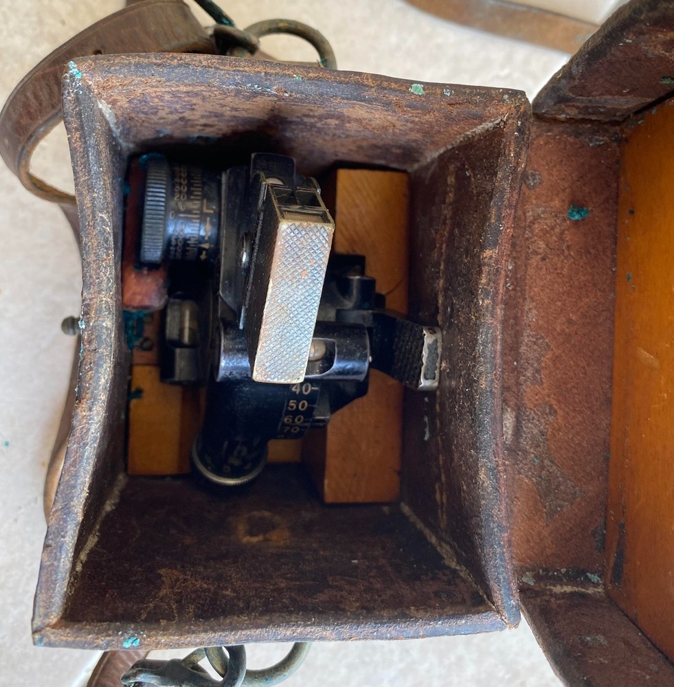 US ARMY MORTAR M4 sight in leather case WWII dated